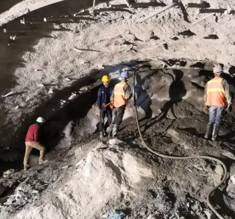 宝坻隧道拱顶带模注浆料，微膨胀注浆料的特点及施工工艺